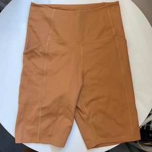 Girlfriend Collective Hi-Rise Bike Shorts with Pocket (Twig)